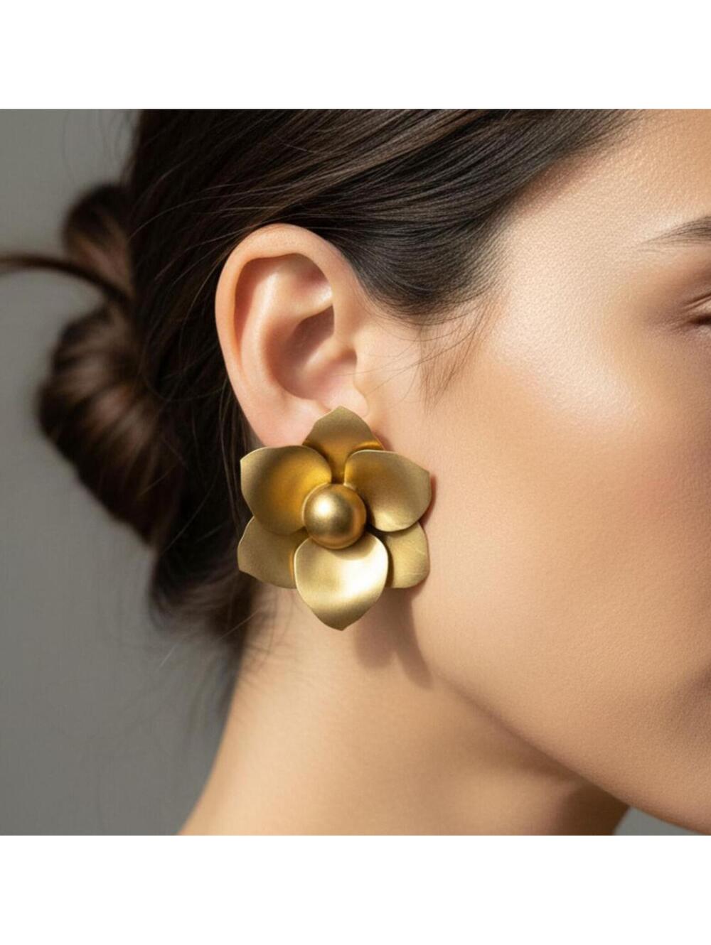 EARRINGS Vintage Gold Brass Flower Pierced Earrings for Women